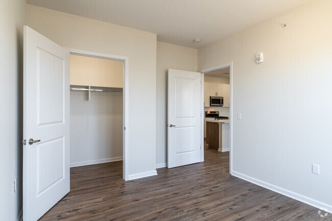 2BR, 2BA - 1,105SF