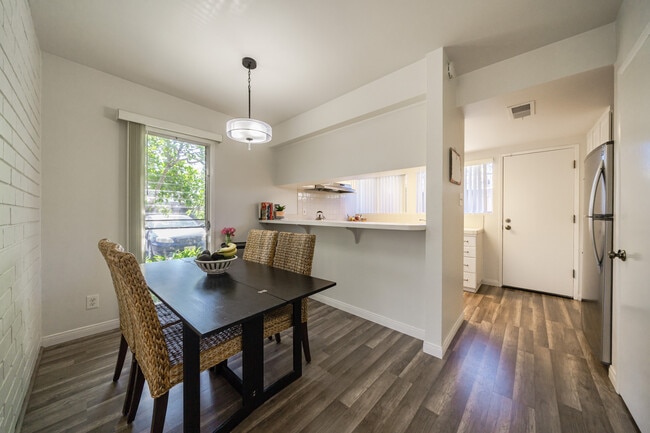 Dining Room/Kitchen - Elizabethan Townhouse