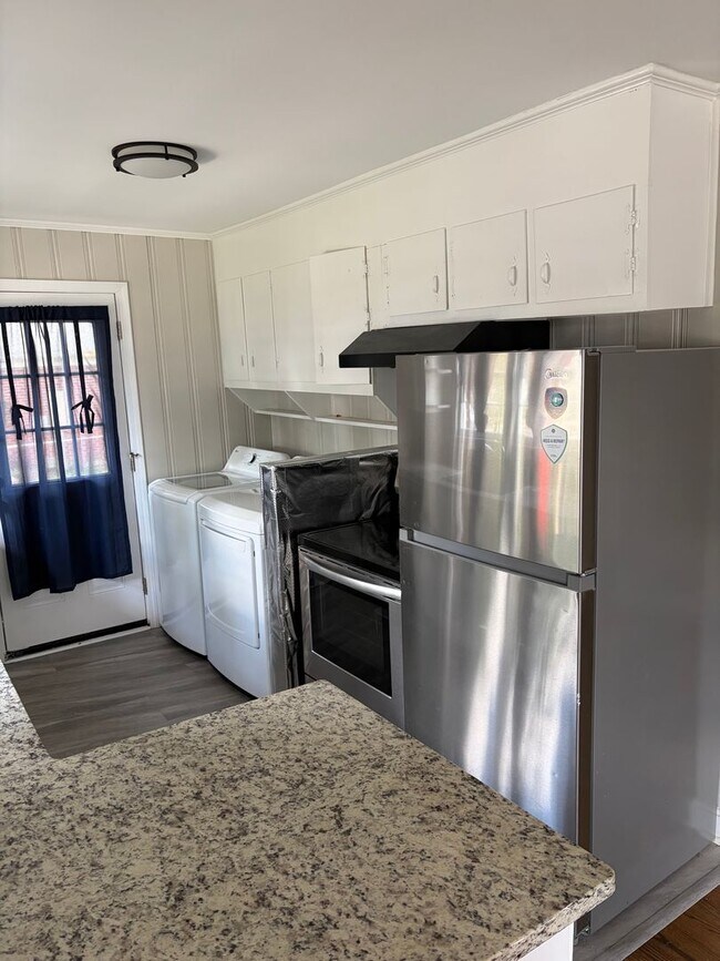 Photo - Beautiful brick home, Fully fenced in yard!!
