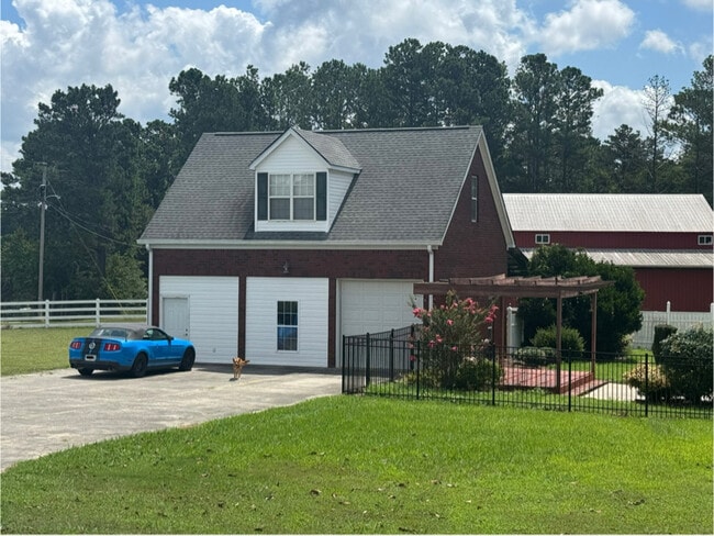 Building Photo - 691 Bear Creek Rd Rental