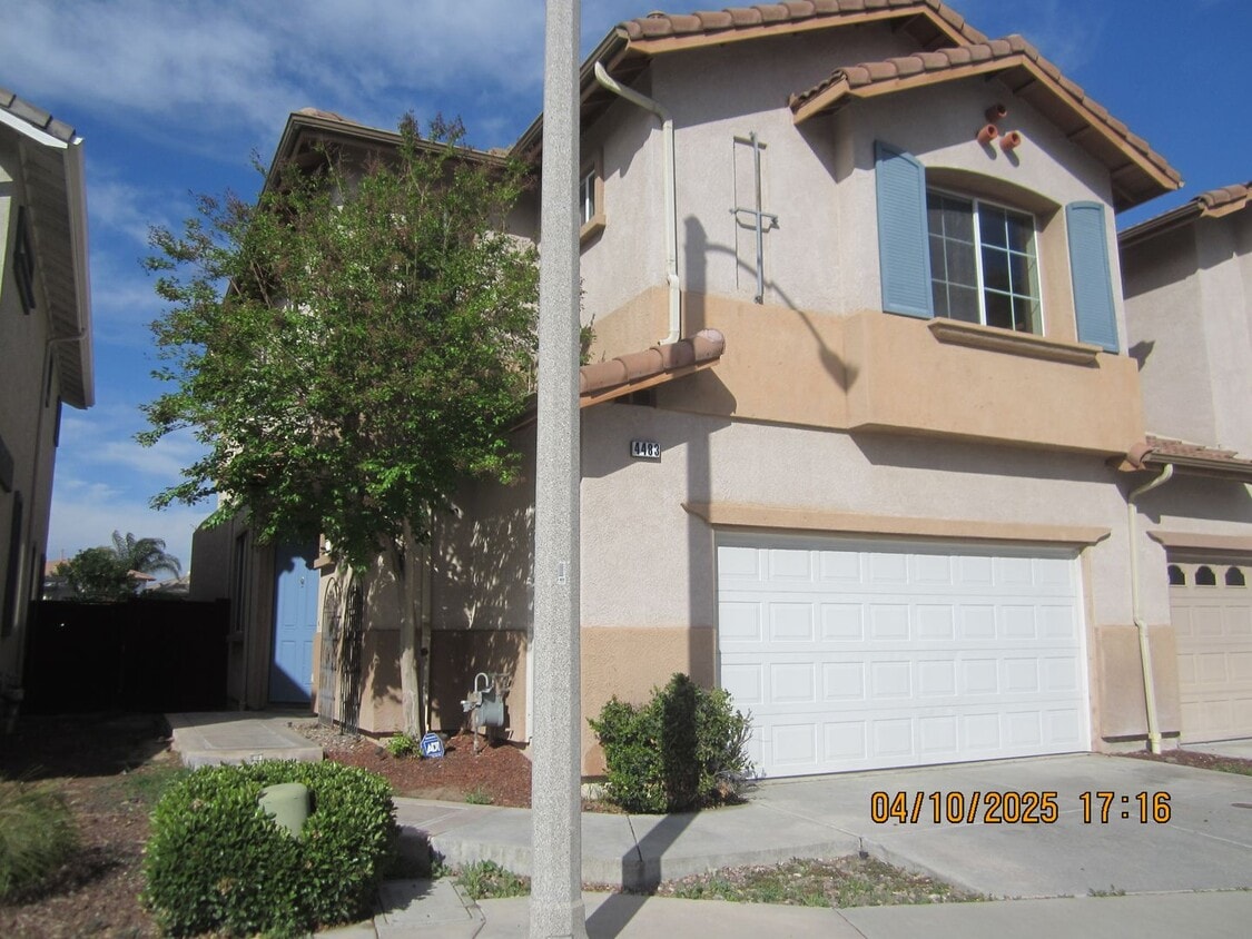 La Sierra Spacious Townhouse - La Sierra Spacious Townhouse
