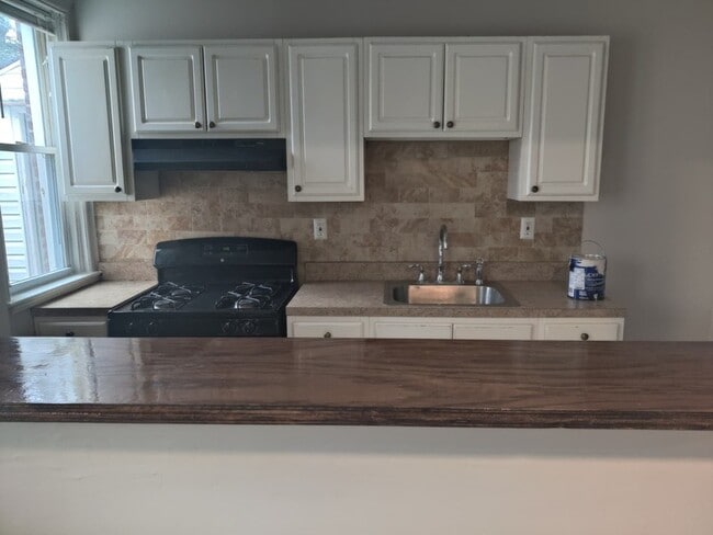 Photo - 355 E Upsal St