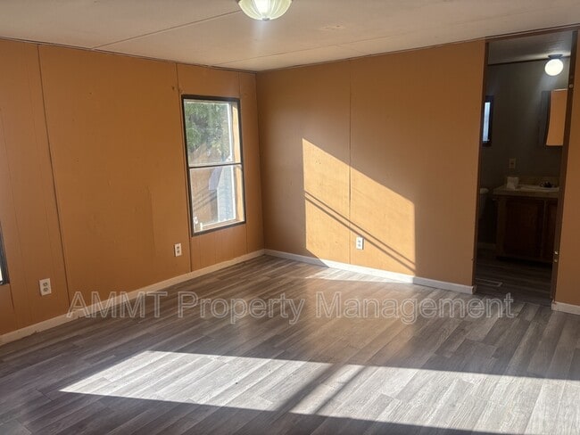 Photo - 1528 Apache Dr