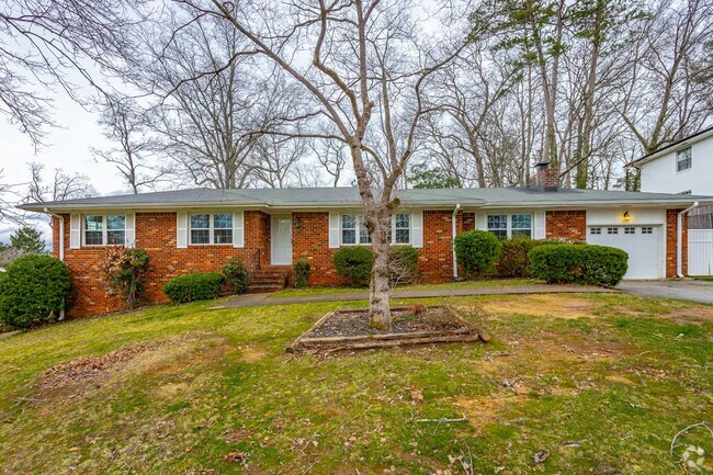 Building Photo - 3 Bedroom 2 Bath in East Brainerd Rental