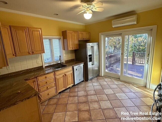 Building Photo - 28 Montfern Ave Rental
