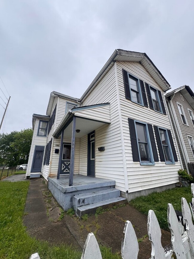 Building Photo - 841 N 3rd St Unit #1