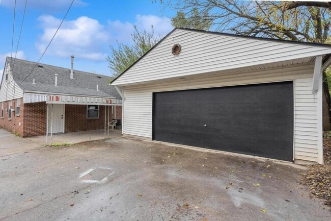 Photo - 844 Alverno Ave