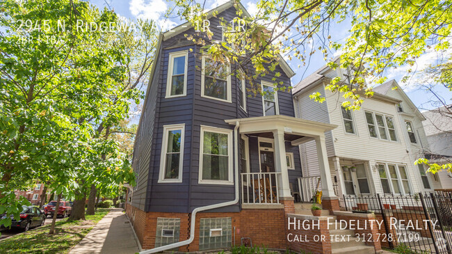 Building Photo - 2945 N Ridgeway Ave Unit 1R Rental