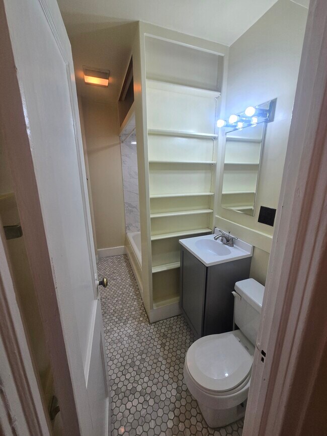 Photo - 46 Kelly Pky Unit 204