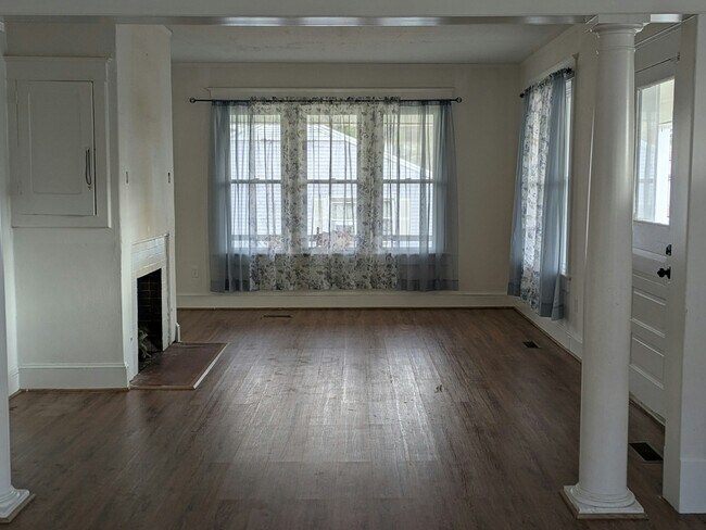 Photo - 705 E State St