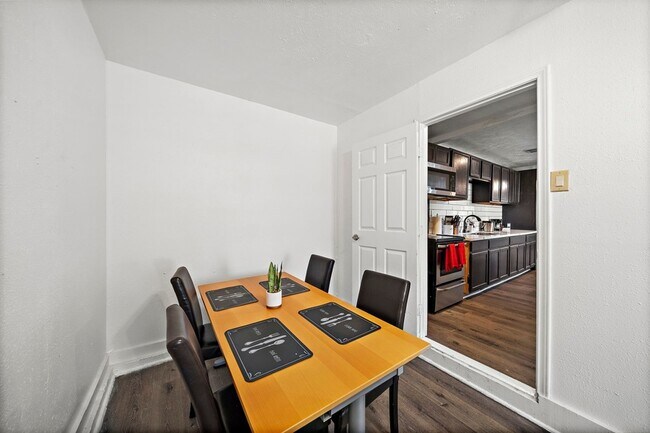 Photo - 5107 Dickens Rd