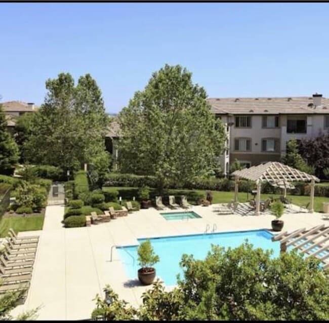 Building Photo - 701 Gibson Dr