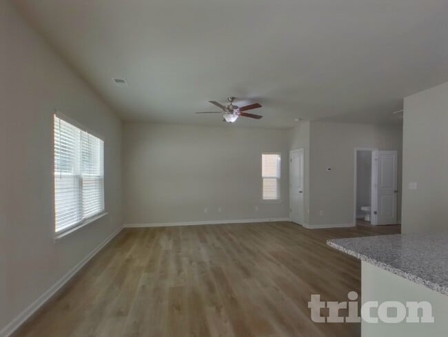 Photo - 201 Spring Knoll Dr