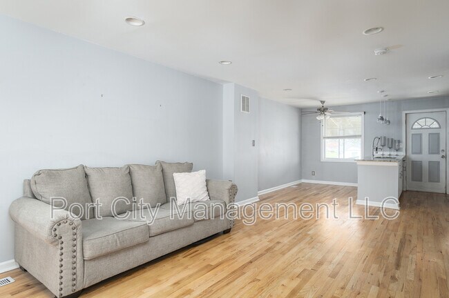 Photo - 744 Aldworth Rd