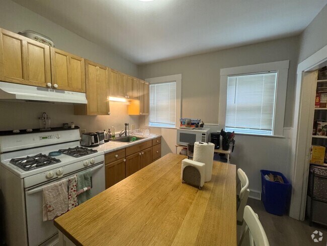 Building Photo - 15 Belmont Sq Unit 1 Rental