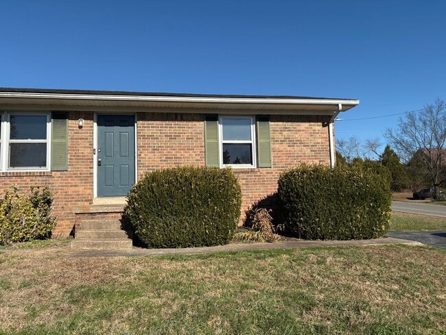 Building Photo - 840 Lynnwood Way Unit B