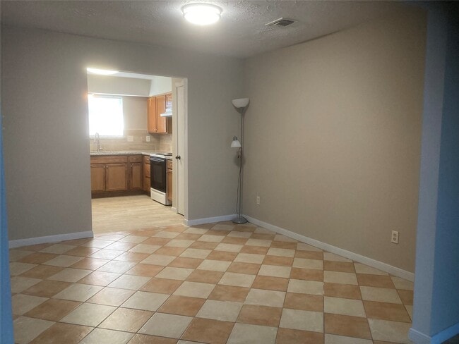 Photo - 303 Fair Oak Ct