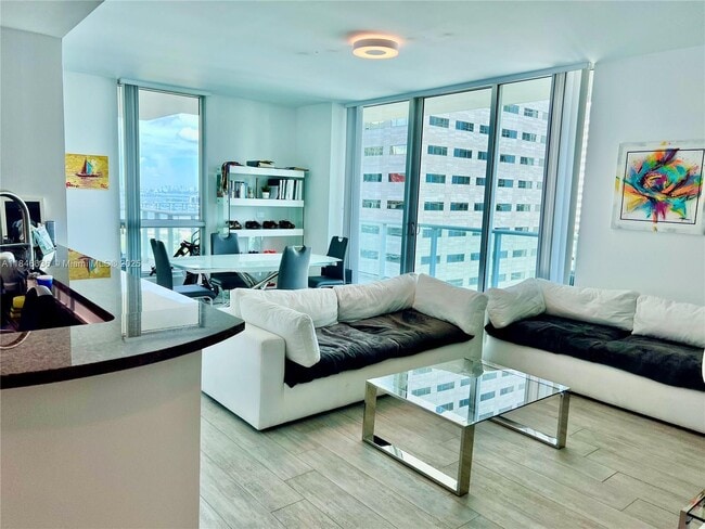 Building Photo - 300 S Biscayne Blvd Unit 1916 Rental