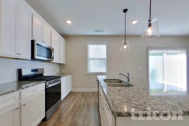 Photo - 83 Leyland Ct