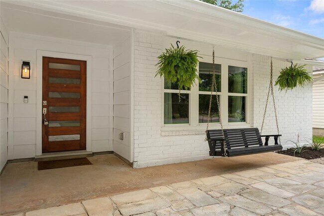 Photo - 4902 Pelham Dr
