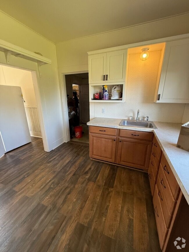 Building Photo - 3bd 1 1/2 ba Rental