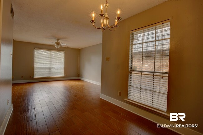 Photo - 207 S Mobile St