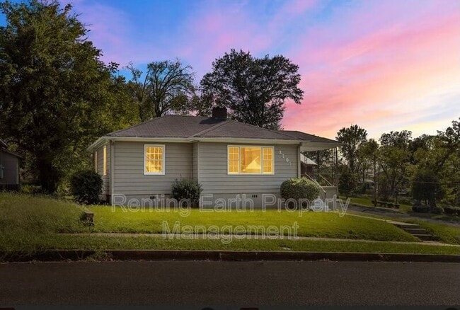 Building Photo - 2301 27th St W Rental
