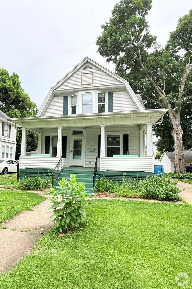 Building Photo - Spacious 3-Bedroom Home with Modern Comfor...