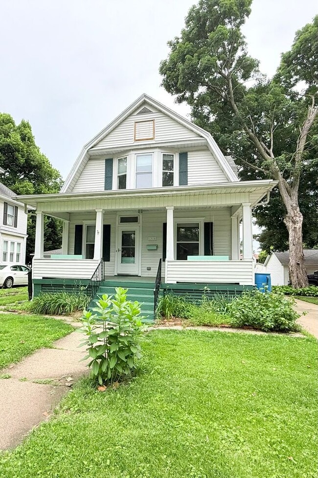 Spacious 3-Bedroom Home with Modern Comfor... - Spacious 3-Bedroom Home with Modern Comfor...