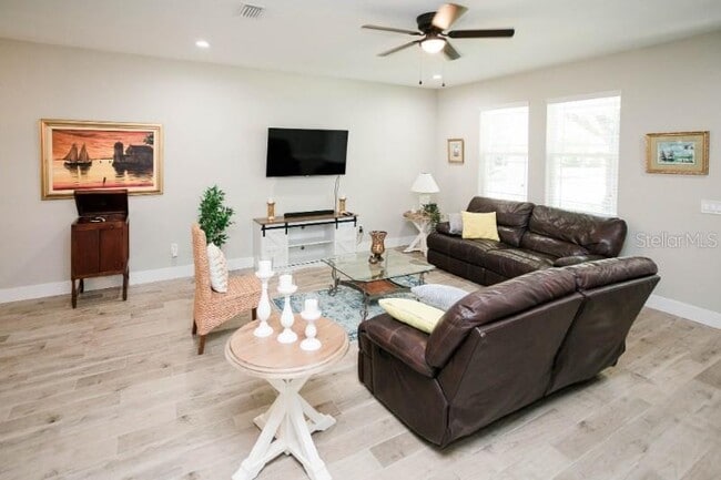 Photo - 705 E Elm St
