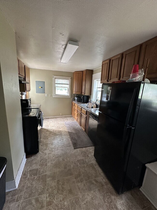 5 Bed 2 Bath close to UWEC available June 1st! Has a new bathroom!