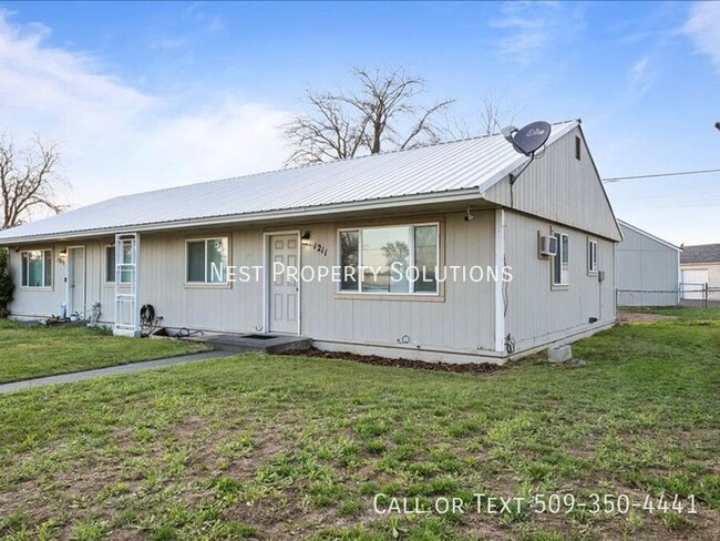 Building Photo - 1213 Vandenburg Ave Rental