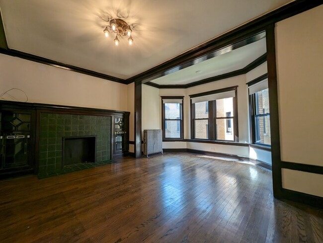 Building Photo - 2418 N Sawyer Ave