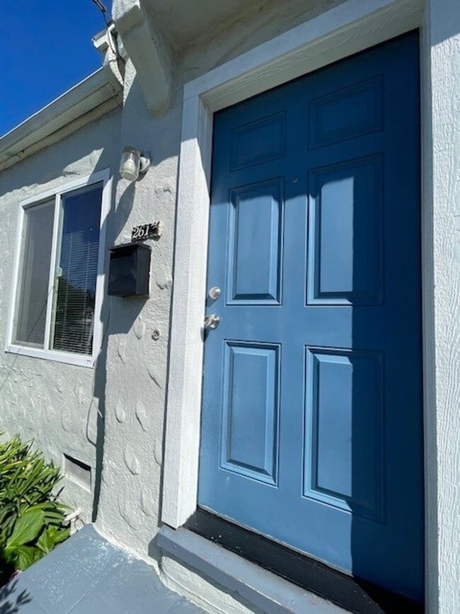 Building Photo - Quaint Studio, Freshly Painted, with moder... Unit 2617