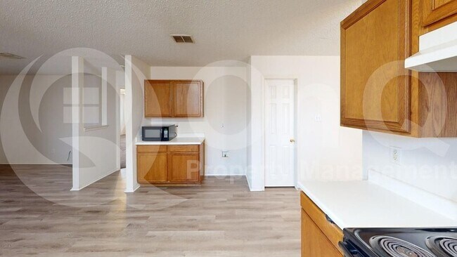 Photo - 603 Ambarella St