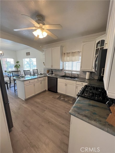 Photo - 657 W 1st St