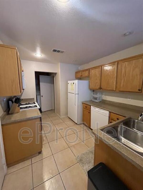 Photo - 2760 Stargate St