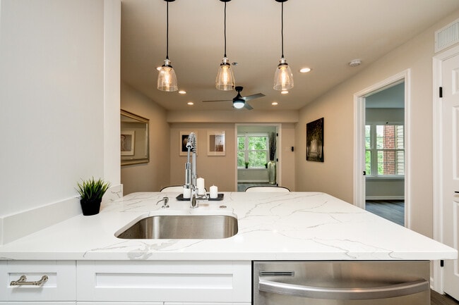 Building Photo - 3315 Wyndham Cir Unit 2227