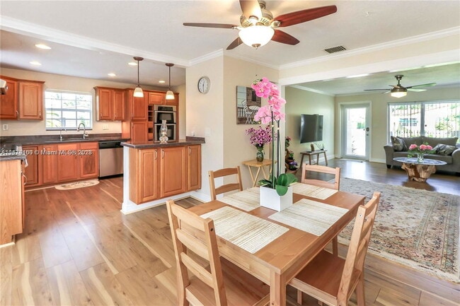 Photo - 1538 Funston St