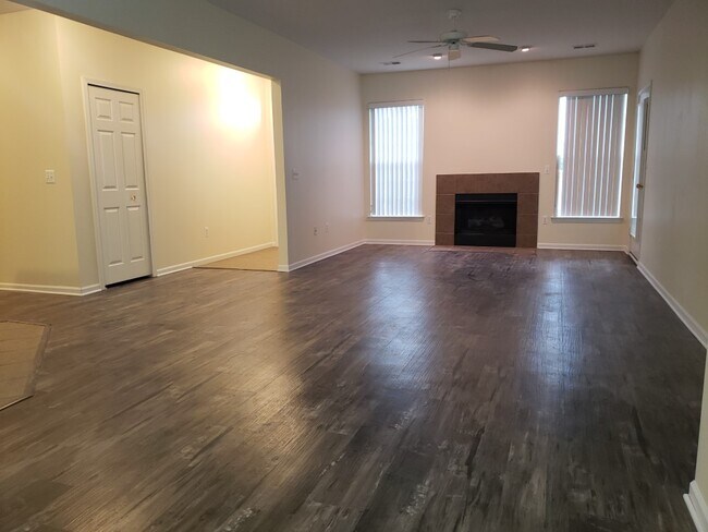 Photo - 15268 Yale Dr