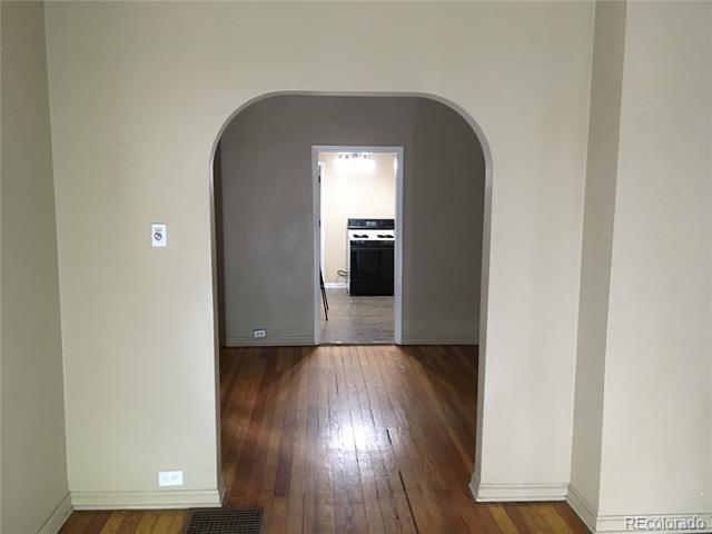 Photo - 1021 Cook St