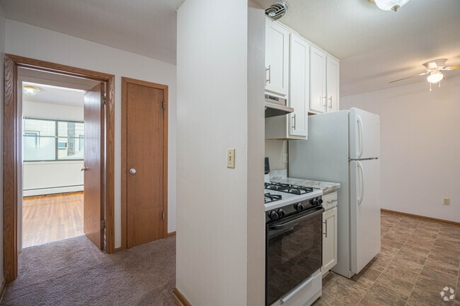 1BR,1BA - 610SF - Entry