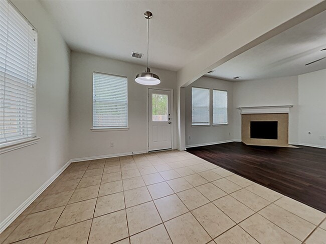 Photo - 2213 Oak Cir Dr N