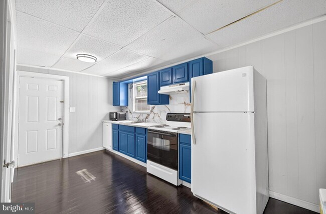 214 W Division St