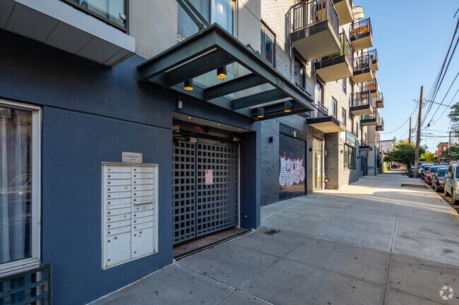 Photo - 369 Harman St