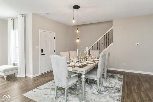 Photo - 7228 Lockford Walk N