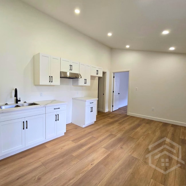 Photo - 1-Bedroom Apartment Available!! Unit 9