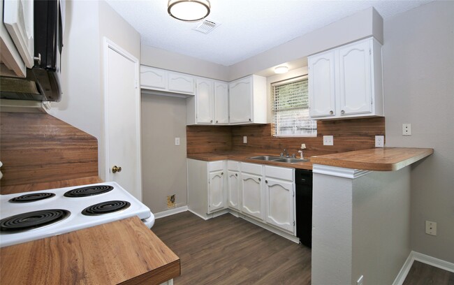 Photo - 7814 Barnhill Dr