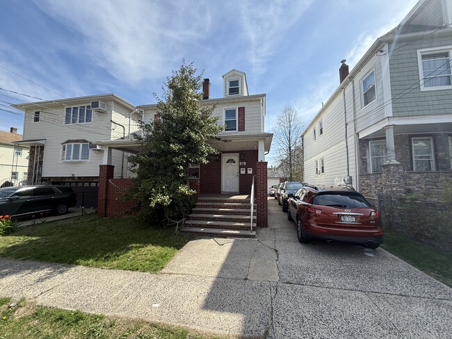 Building Photo - 66 Wood St Unit 2 Rental