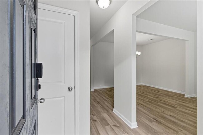 Photo - 2832 Saratoga Lake View